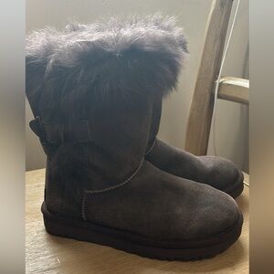 Women’s  size 7 UGG CLASSIC SHORT DEENA STOUT TOSCANA CUFF BOOT A-7